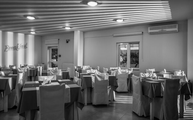 Sea View Hotel & Apartments