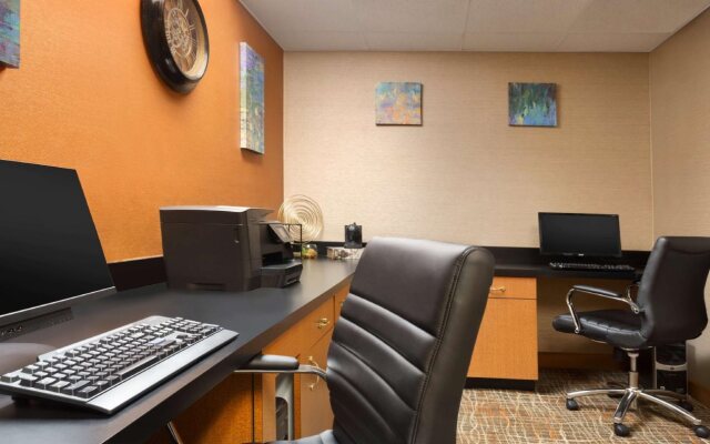 Townhome Inn & Suites