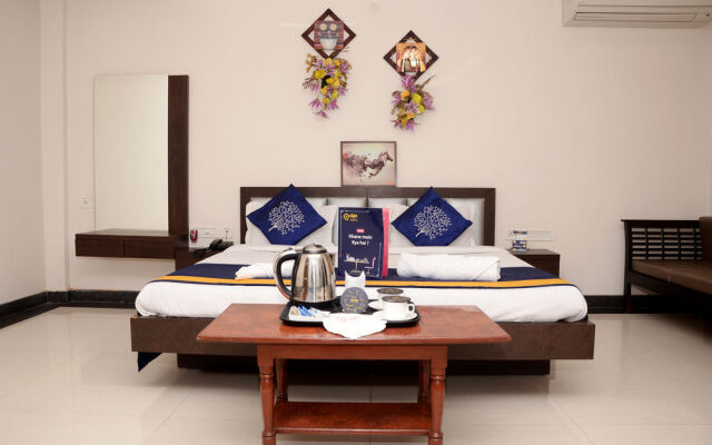 OYO Premium Swaroop Nagar