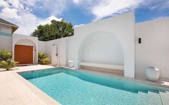 Mediterranean-Asian 3BR Villa Cristina