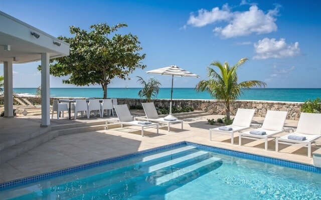 Beachfront Bliss, Pool, AC, Free Wifi, Concierge, Exclusive Terres Basses Location