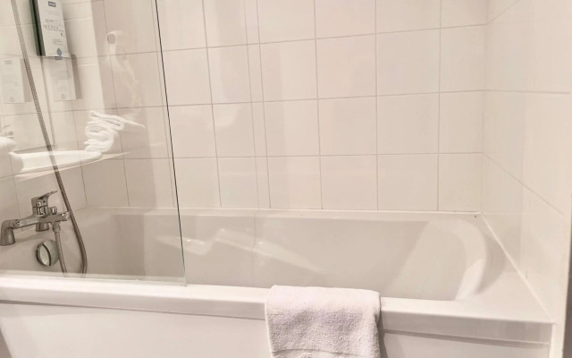 Hotel Kyriad Nemours