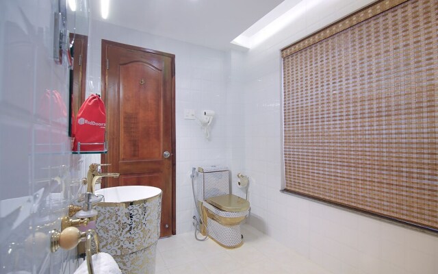 RedDoorz Premium @ Nguyen Thai Son Street