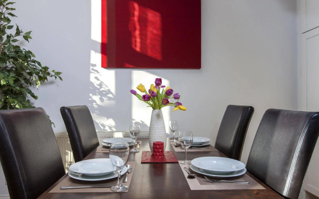 Club Living - Hyde Park Apartments