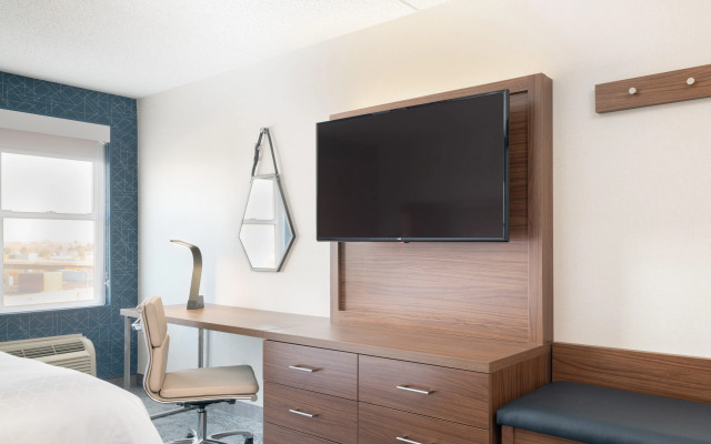 Holiday Inn Express & Suites Boston - Cambridge, an IHG Hotel