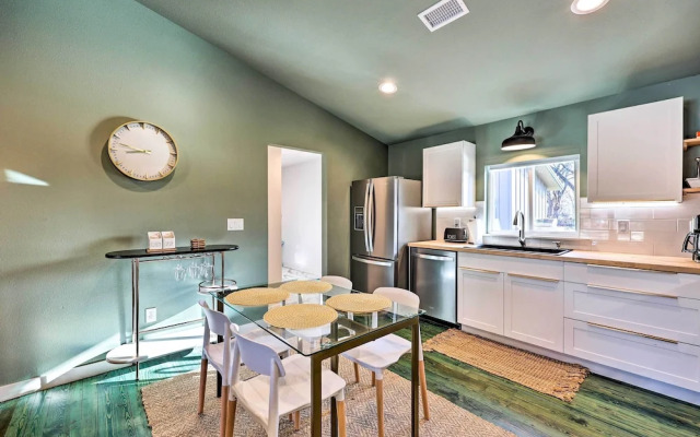 Modern Bentonville Home: Mountain Biker's Paradise