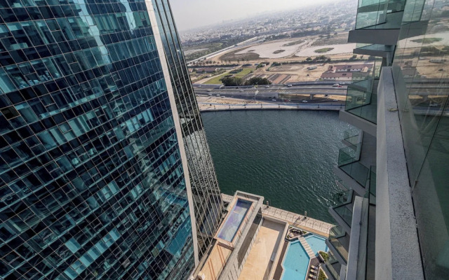 Minimalist Luxe Studio in the City