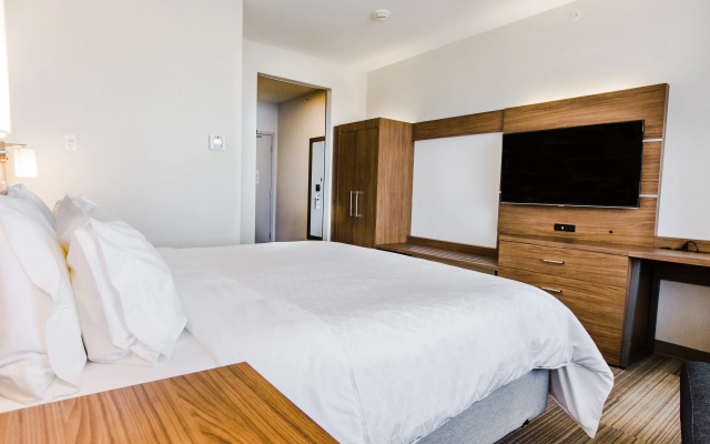 Holiday Inn Express & Suites West Edmonton - Mall Area by IHG