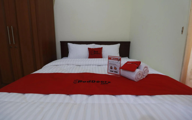 RedDoorz Plus @ Cempaka Putih Timur