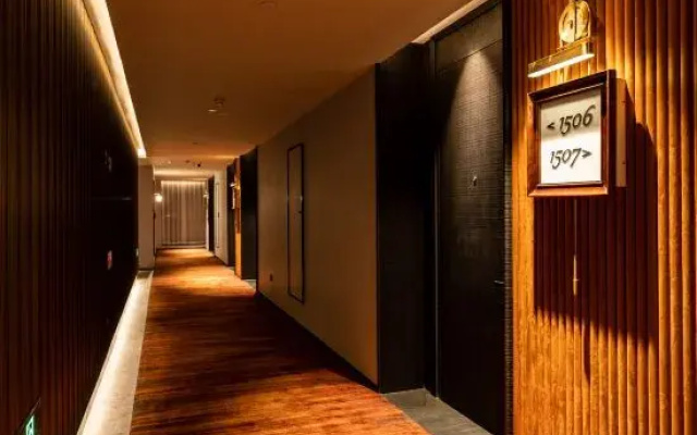 Lemon Hotel