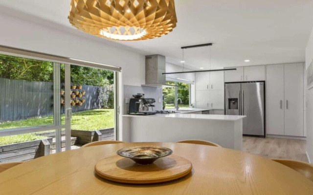 Modern Sanctuary On The Reserve