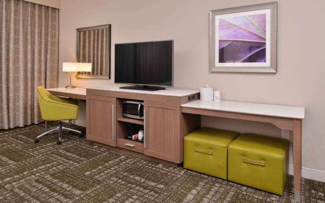 Hampton Inn & Suites Dallas Market Center