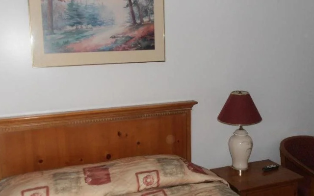 Maples Motel