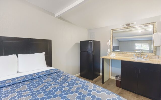 Sands Inn by OYO Winnie