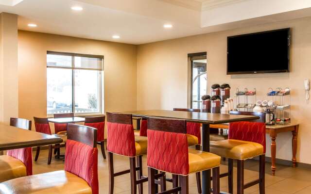 Comfort Suites Mattoon East