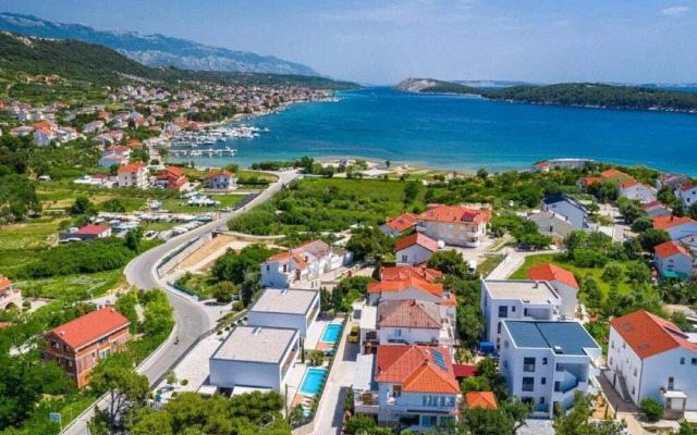 Villa Alpha - Four Bedroom Villa With Swimming Pool