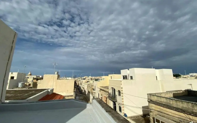 May Flower: Modern Flat close to Airport/Bus Stops