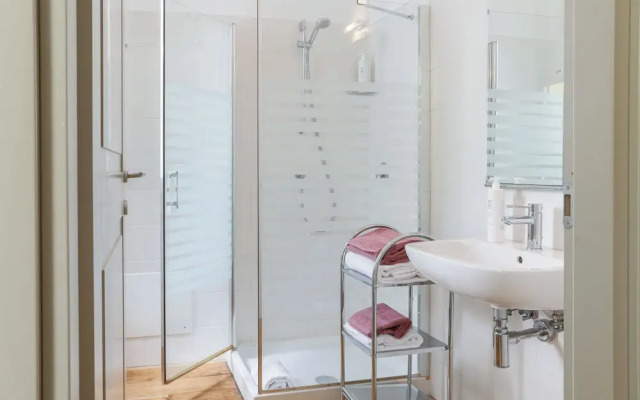 Lakefront Contemporary