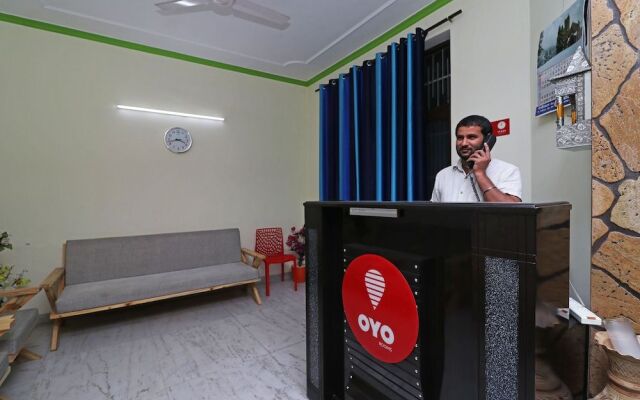 OYO 10071 Go Rooms Sector 45