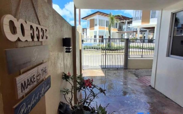 Vacation Home  near Airport and White Sand Beaches