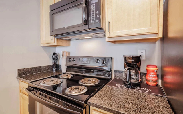 CozySuites - Current at the Banks