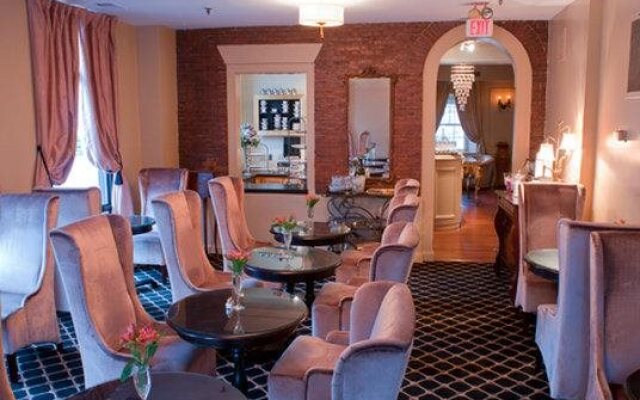 Garrison Inn Boutique Hotel