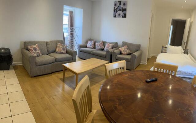 Spacious Two Double Bedrooms Flat, H 5