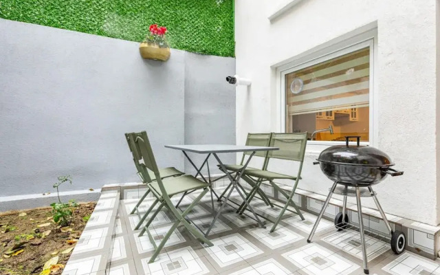 Missafir House With Refreshing Garden in Besiktas