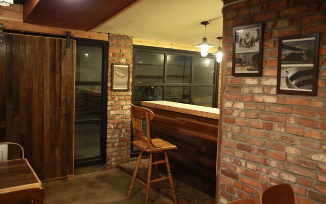 Poipu Surfing School Guesthouse - Hostel