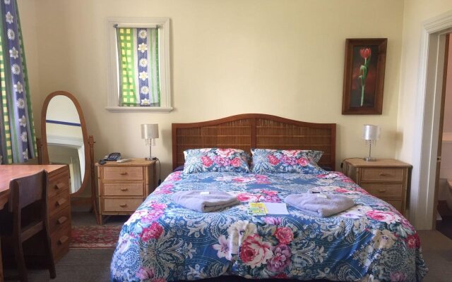 Hulmes Court Bed & Breakfast