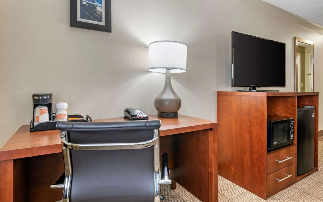 Comfort Inn & Suites Heath - Newark South