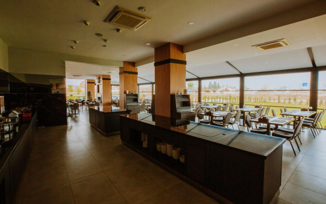 Karpalas City Hotel & Spa