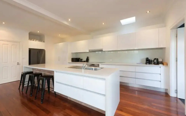 Renovated 3 Bedroom Family Home in Richmond With Parking