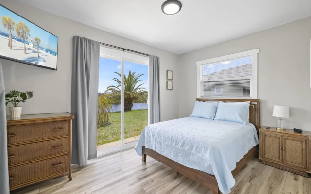 Salty Sunrise by Distinctive Beach Rentals