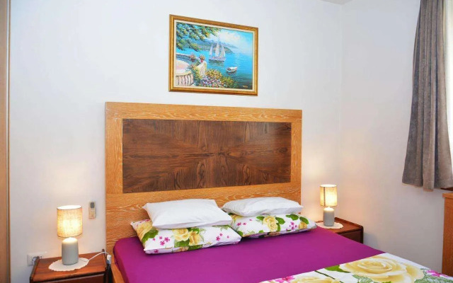 Three-Bedroom Holiday Home in Dobrota