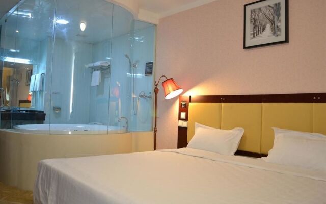 Super 8 Peony Square