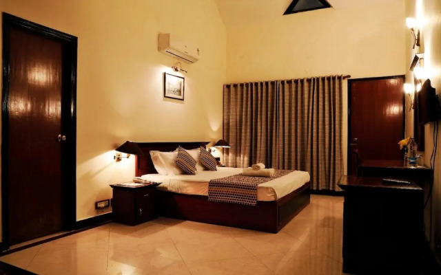 8fold-Pinecrest By LaRiSa, Bhimtal