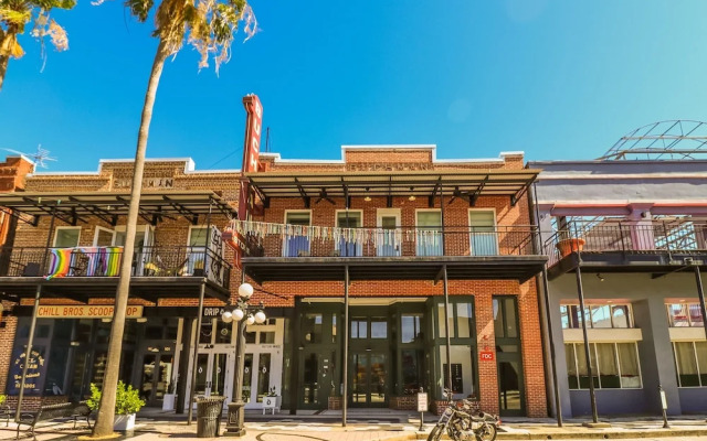 FRONTDESK 1910 E 7th Ave Apts Historic Ybor Tampa
