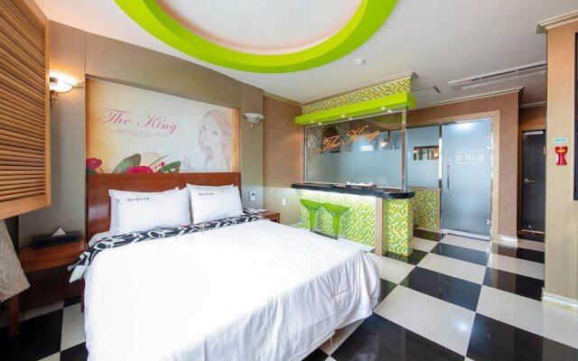 Yeosu King Pension Tel
