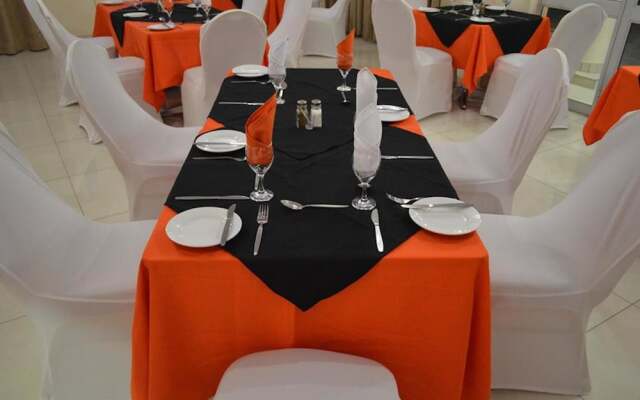 Adansonia Hotel Maun