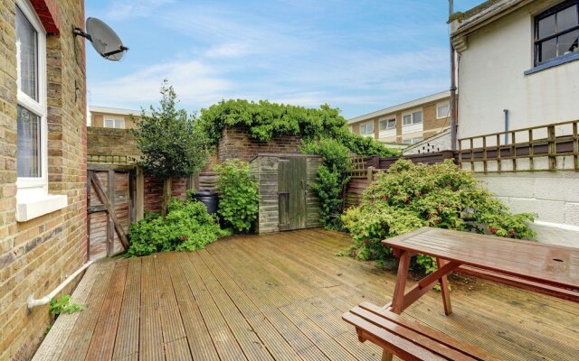 Calm Holiday Home in Broadstairs Kent with BBQ