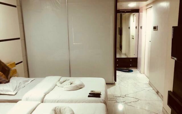 Luxury Stay Close To Worli Sea Face
