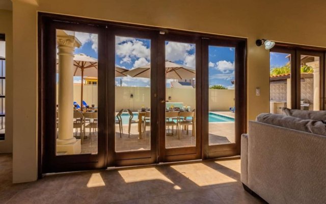 Large 5BR Villa With Private Pool Near Eagle Beach