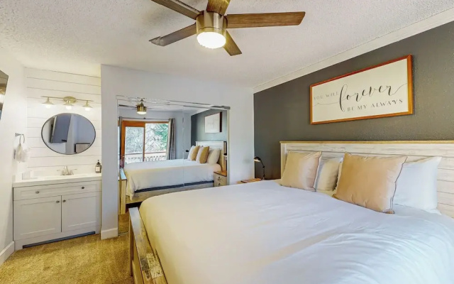 Near Hiking & Biking! Flagstaff Condo w/ Grill