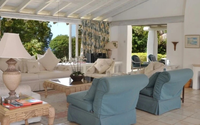 Villa Buttsbury House