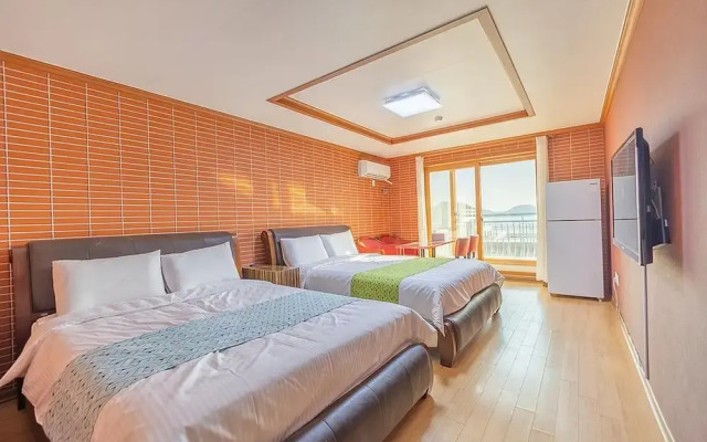 Geoje Rockspa Pension