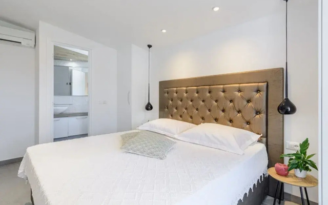 Villa Stone Pearl - Two Bedroom Holiday House With Pool