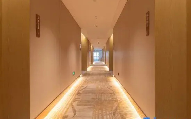 Vienna Hotel (Zhangzhou Jinfeng Industrial Park Business Center)