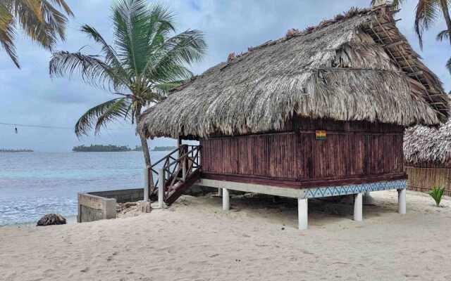 Cabins on paradise San Blas island