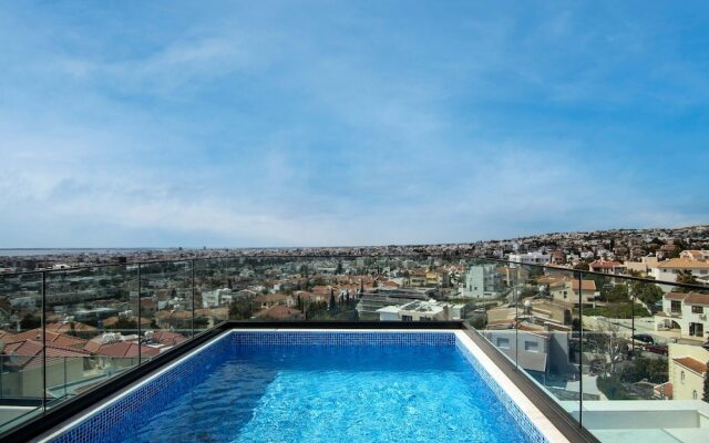 Phaedrus Living: Sea View Anna Residence 301